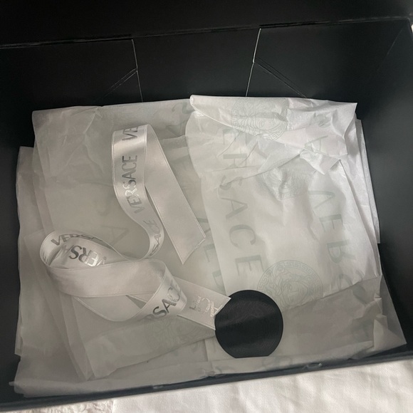 VERSACE - Picture 11 of 11